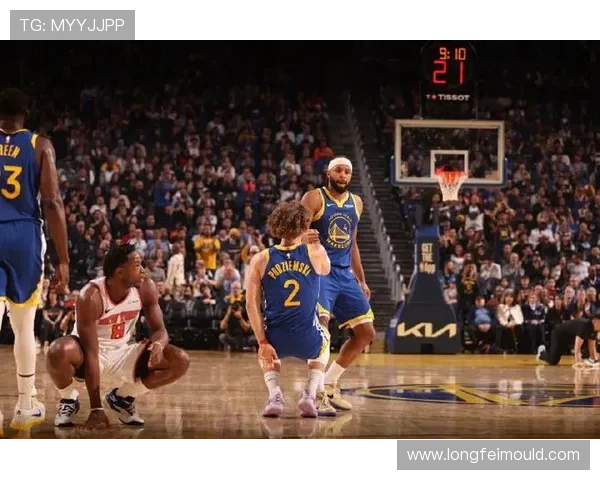 [NBA]库里28+7+5 勇士险胜尼克斯.